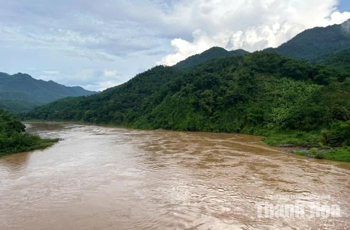 Dòng chảy hạ lưu đập hiện tại bảo đảm an toàn thoát lũ.