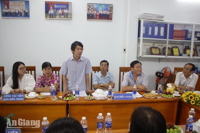 Lực lượng cộng tác viên Ban điều hành phát biểu tại buổi họp mặt.