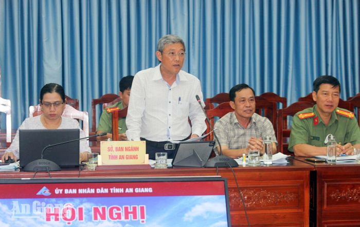 Đại biểu trình bày ý kiến tại hội nghị.