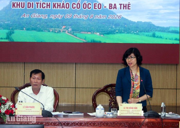 Bà Lê Thị Hồng Vân, Cục trưởng Cục Ngoại vụ và Ngoại giao văn hóa (Bộ Ngoại giao), Tổng Thư ký Ủy ban Quốc gia UNESCO Việt Nam, phát biểu tại hội nghị.