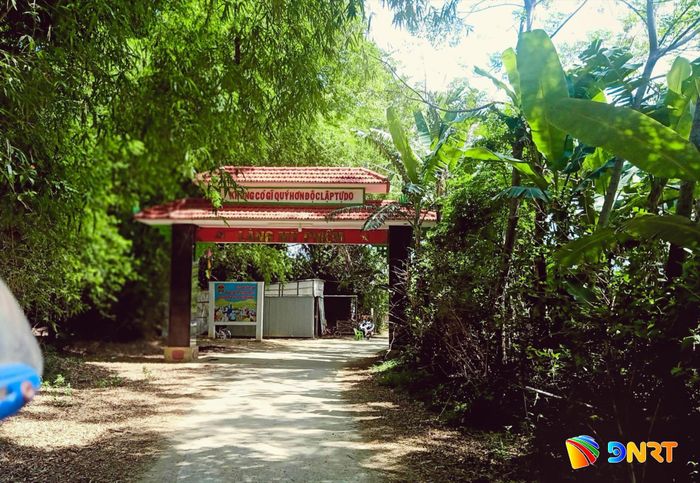 Cổng làng Mỹ Phiếm (xã Vu Gia). Ảnh: V.T