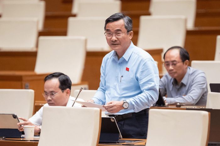 Đại biểu Quốc hội Nguyễn Phi Hùng phát biểu thảo luận tại hội trường. Ảnh: Quốc hội