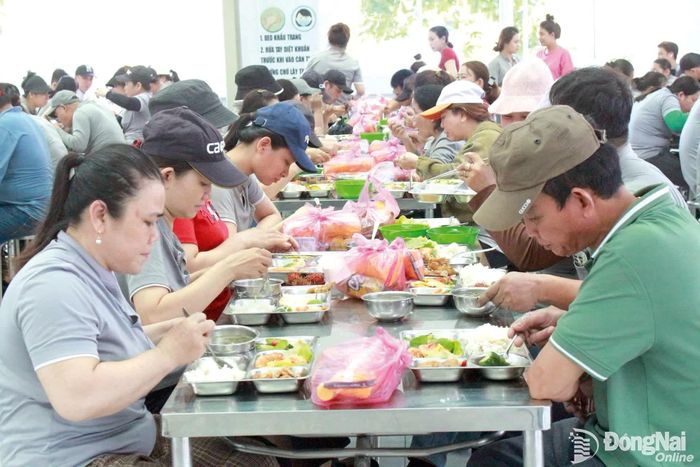Ấm áp Bữa cơm Công đoàn tại Công ty Thiết bị vệ sinh Caesar Việt Nam.