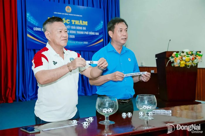 Đại diện các đội bốc thăm thi đấu vòng chung kết Giải bóng đá công nhân, viên chức, lao động Đồng Nai năm 2026. Ảnh: ĐVCC