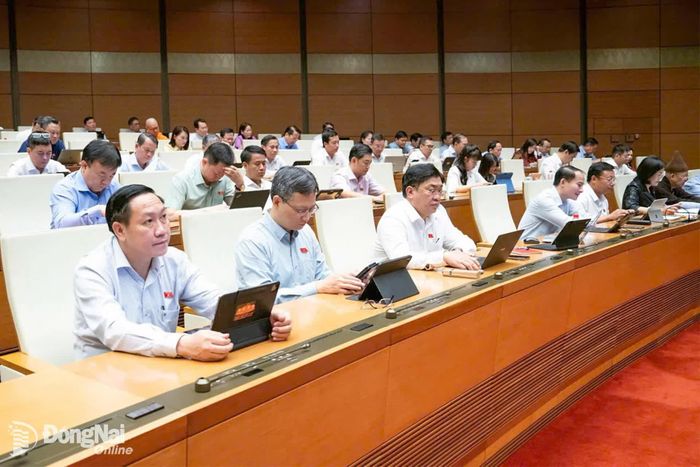 Các đại biểu Đoàn Đại biểu Quốc hội thành phố Đồng Nai tại phiên thảo luận. Ảnh: CTV