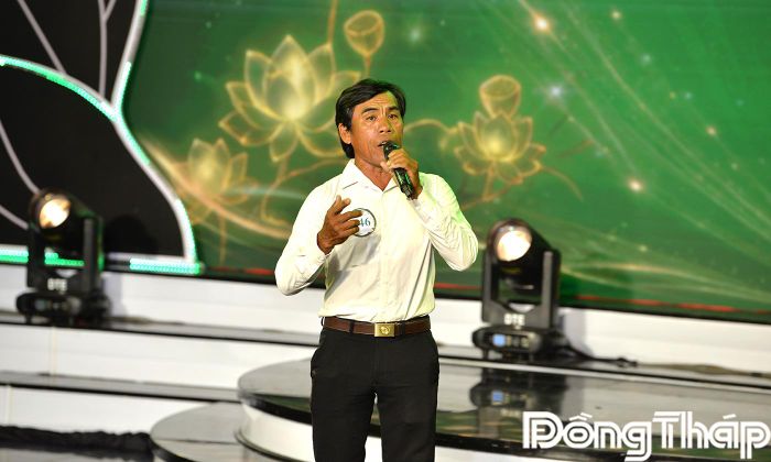 Thí sinh Lê Hồng Phước trình diễn phần thi tại Vòng Khởi động.