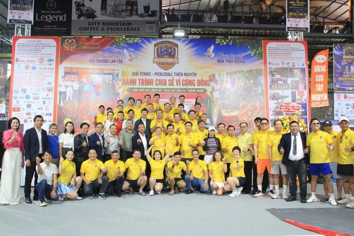 Sự đồng hành của các nhà tài trợ góp phần lan tỏa ý nghĩa nhân văn của Giải Tennis - Pickleball thiện nguyện Cúp mỏ đá làng Bi. Ảnh: Hoàng Hoài