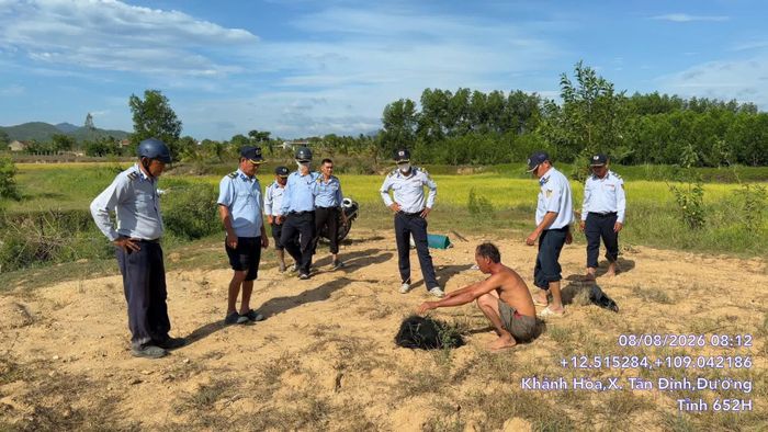 Tang vật thu được tại xã Tân Định.