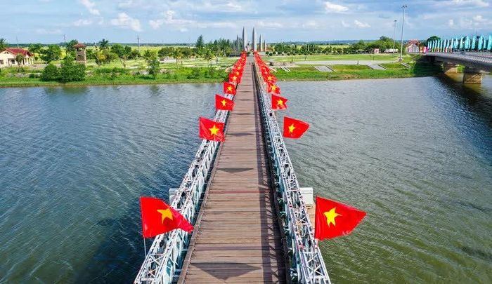 Cầu Hiền Lương - một di tích lịch sử, điểm đến nổi tiếng của tỉnh Quảng Trị.