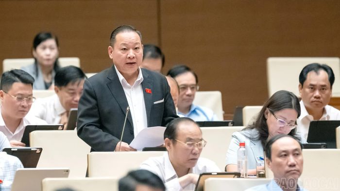 Đại biểu Quốc hội tỉnh Lào Cai Tráng A Dương tham gia thảo luận về dự án Luật Phổ biến, giáo dục pháp luật (sửa đổi).