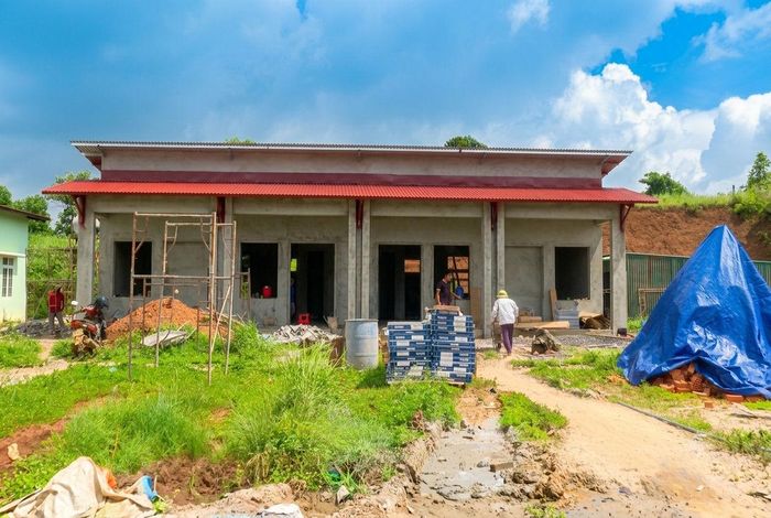 2 phòng học mới tại Trường Mầm non Họa Mi, xã Quảng Tín đang được gấp rút hoàn thành trước năm học mới