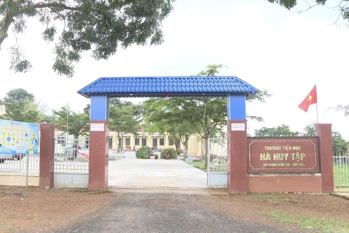 Trường Tiểu học Hà Huy Tập, xã Quảng Tín khẩn trương hoàn thiện cơ sở vật chất trước năm học mới