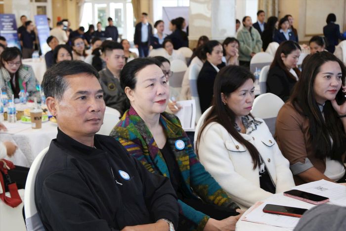 Các hộ kinh doanh tại Lâm Đồng lắng nghe các chuyên gia phổ biến nội dung của Nghị định 70/2025/NĐ-CP về hóa đơn, chứng từ trong sản xuất, kinh doanh