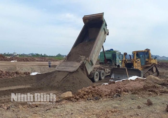Xây dựng tuyến đường liên vùng, địa phận xã Lai Thành.