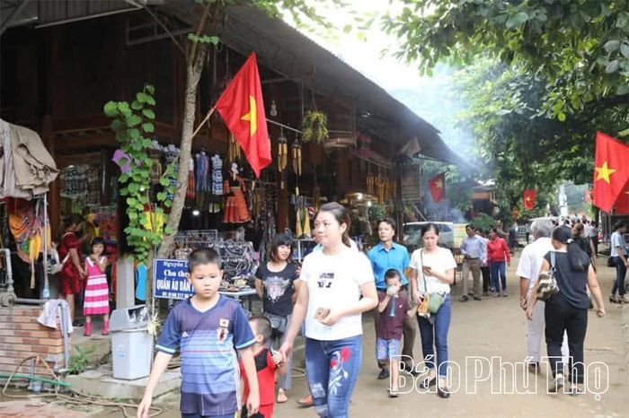 Bản Lác (xã Mai Hạ) phát triển homestay thu hút nhiều khách du lịch trong nước và quốc tế.