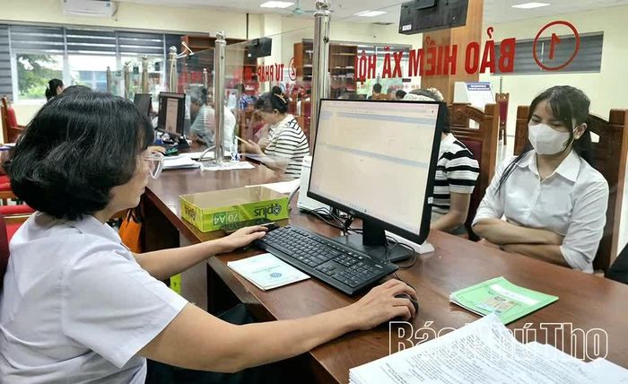 Mô hình “Dân vận số” ứng dụng Chatbot AI tại phường Vĩnh Yên giúp minh bạch hóa quy trình công vụ và đạt 100% hồ sơ trực tuyến.
