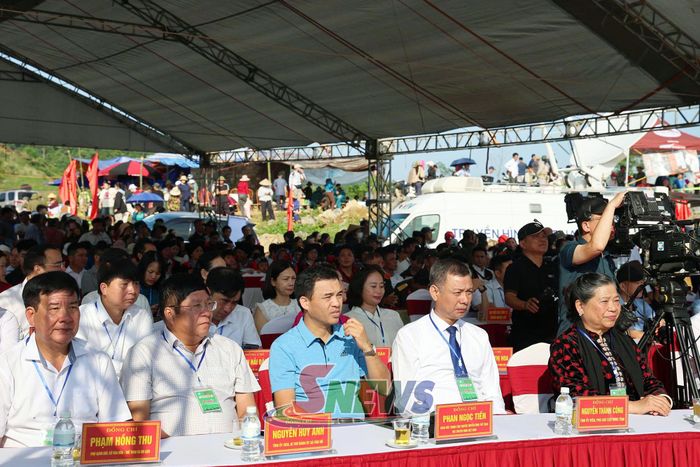 Các đại biểu dự khai mạc