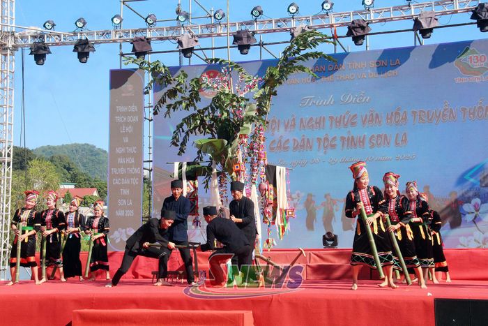 Phục dựng nghi lễ truyền thống dân tộc thiểu số.