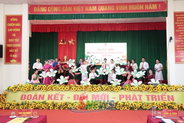 Tiết mục văn nghệ tại ngày hội.