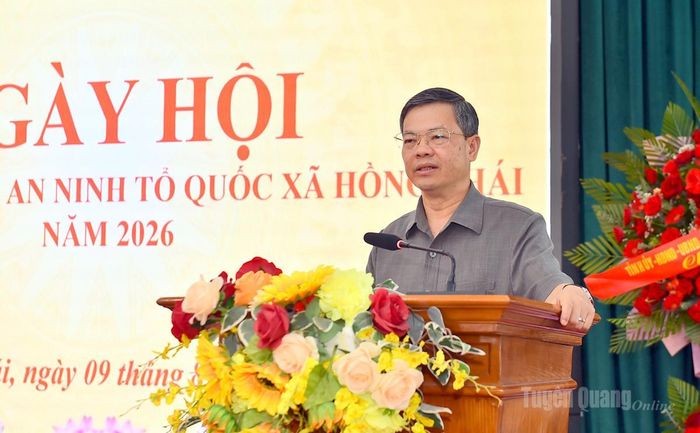 Đồng chí Chủ tịch HĐND tỉnh Nguyễn Văn Sơn phát biểu tại ngày hội.