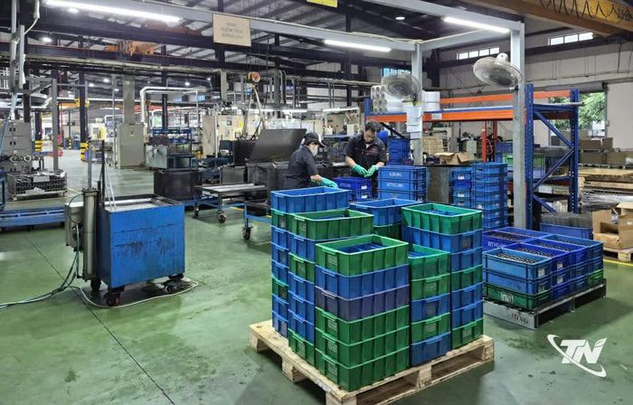 Nhu cầu vay vốn mở rộng sản xuất của các doanh nghiệp rất lớn. Trong ảnh: Sản xuất tại Công ty TNHH KDH Tecnology - KCN Điềm Thụy.