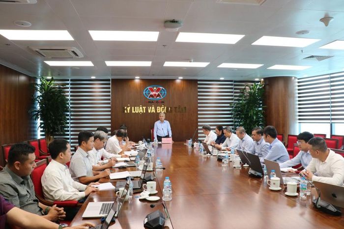 Tổng giám đốc Tập đoàn Vũ Anh Tuấn chủ trì buổi làm việc nghe báo cáo tình hình sản xuất kinh doanh khối Khoáng sản - Hóa chất.