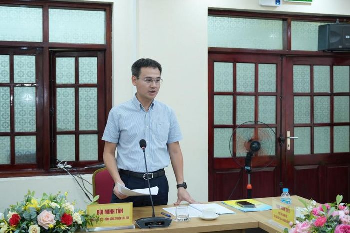 Tổng giám đốc Tổng công ty Điện lực - TKV Bùi Minh Tân báo cáo tại buổi làm việc