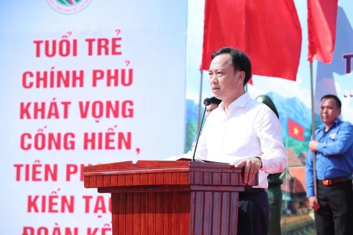 Đồng chí Lại Xuân Lâm, Phó Bí thư Đảng ủy Chính phủ phát biểu chỉ đạo tại buổi lễ