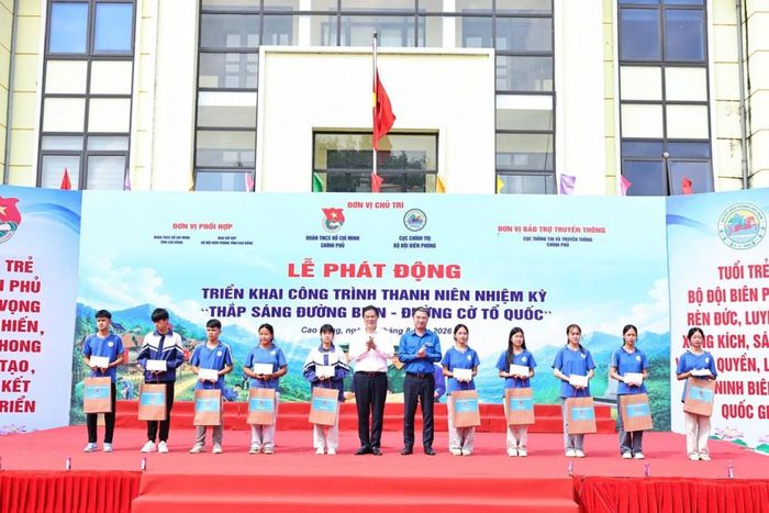 Lễ phát động triển khai Công trình thanh niên nhiệm kỳ “Thắp sáng đường biên - Đường cờ Tổ quốc”