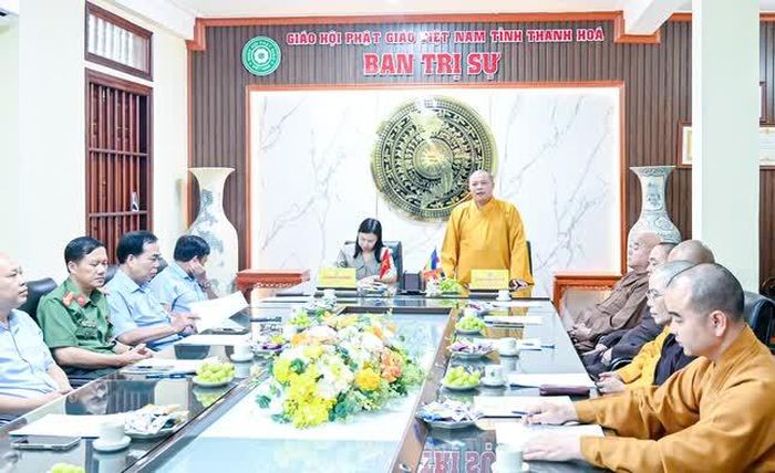 Thượng tọa Thích Tâm Chính phát biểu tại hội nghị