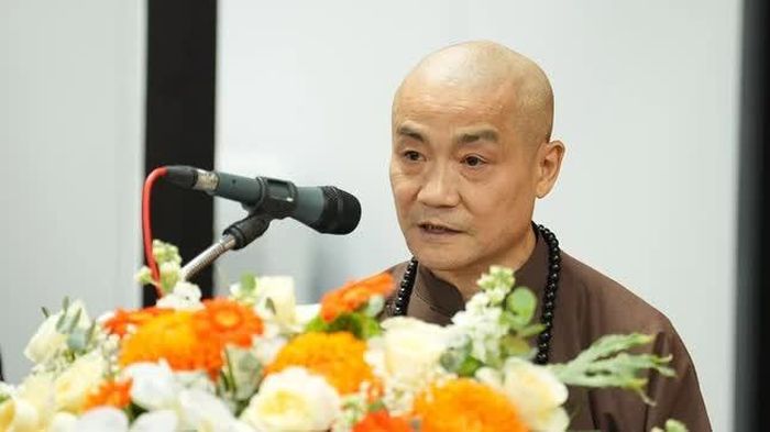  Thượng tọa Thích Tiến Đạt phát biểu tại tọa đàm 