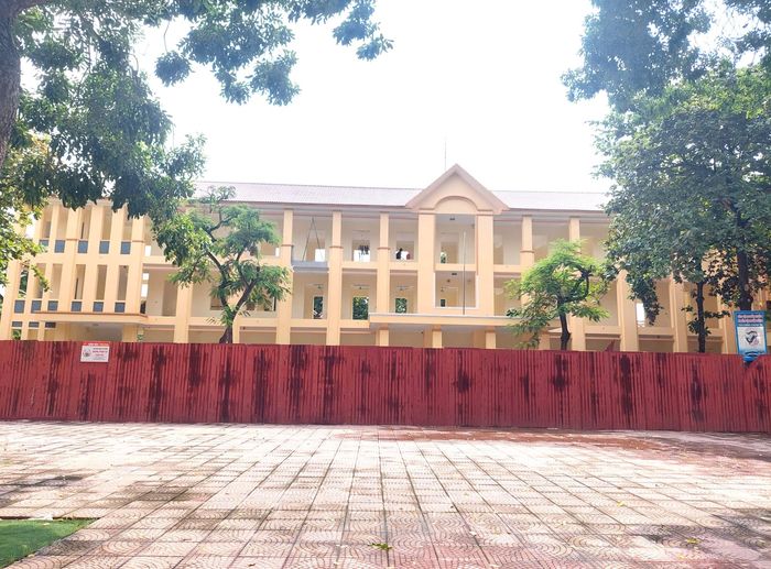 Đơn vị thi công phấn đấu hoàn thành, bàn giao công trình Nhà lớp học 3 tầng 12 phòng học trường Tiểu học Trung Kiên cho chủ đầu tư ngày 19/8/2026.