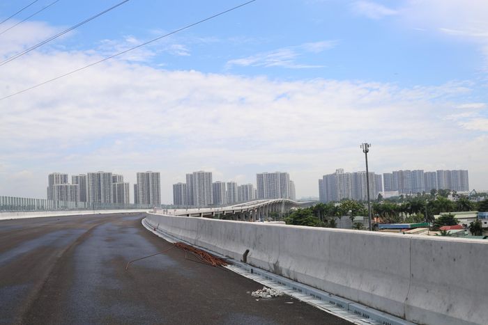 Hiện hệ thống tường chống ồn mới được lắp đặt một bên tuyến, theo hướng từ nút giao Tân Vạn đến cầu Nhơn Trạch. Phần còn lại sẽ được triển khai trong giai đoạn 2, khi tuyến Vành đai 3 được mở rộng lên quy mô 8 làn xe cao tốc theo kế hoạch giai đoạn 2026 - 2030.