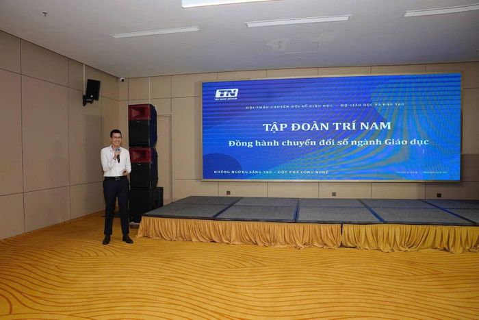 Ông Nguyễn Minh Tuấn – Phó Tổng Giám đốc Tập đoàn Trí Nam chia sẻ về giải pháp chuyển đổi số và quy mô vận hành của hệ thống HEMIS.