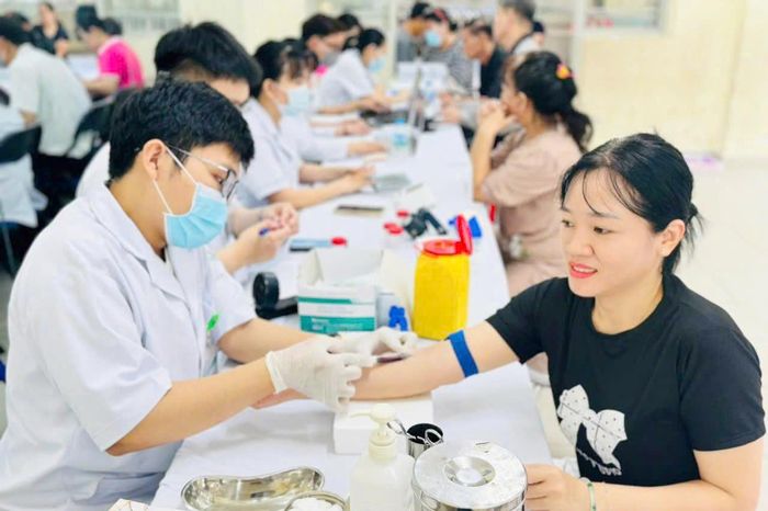 Phường Đông Hưng Thuận tổ chức khám sức khỏe miễn phí cho người dân