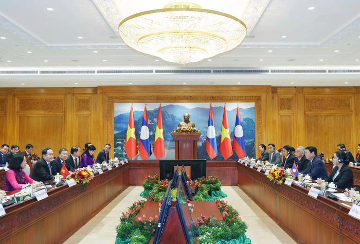 Chủ tịch Quốc hội Trần Thanh Mẫn và Chủ tịch Quốc hội Saysomphone Phomvihane hội đàm tại Thủ đô Vientiane tháng 10/2024