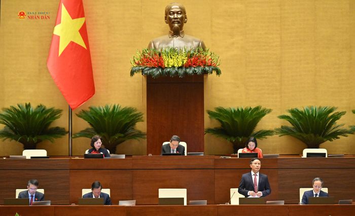 Thống đốc Ngân hàng Nhà nước Việt Nam Phạm Đức Ấn giải trình, làm rõ một số vấn đề ĐBQH nêu. Ảnh: Phạm Thắng