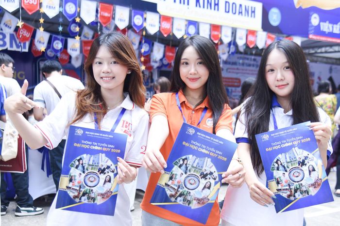 Sinh viên Đại học Kinh tế Quốc dân. Ảnh: Xuân Quý