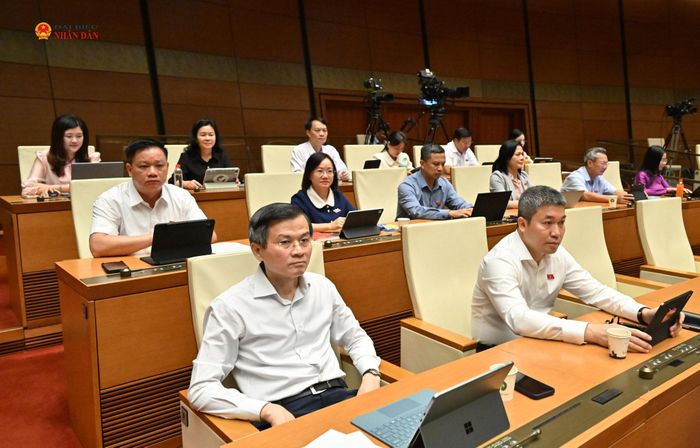 Đoàn ĐBQH tỉnh Nghệ An tham gia phiên họp tại Hội trường. Ảnh: Quang Khánh