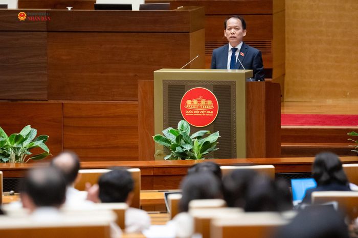 Bộ trưởng Bộ Tư pháp Hoàng Thanh Tùng phát biểu giải trình, làm rõ một số vấn đề đại biểu Quốc hội nêu