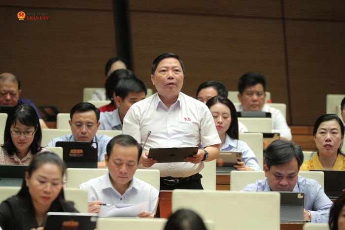 ĐBQH Nguyễn Vũ Trung (TP. Hồ Chí Minh) phát biểu