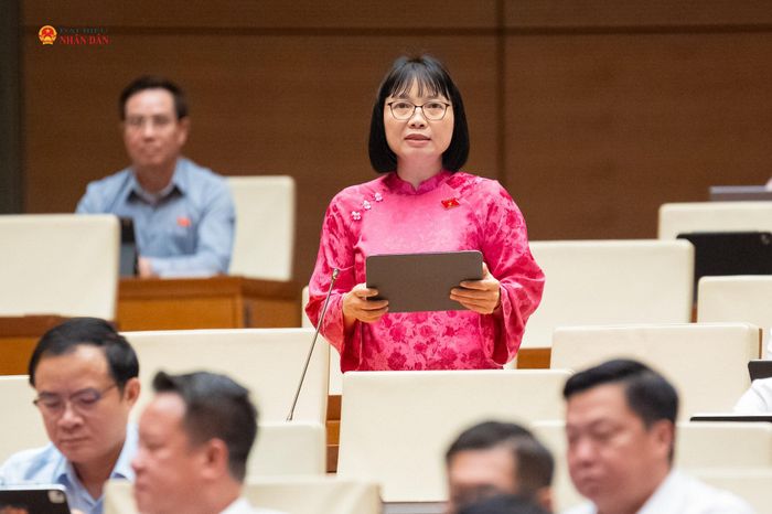 ĐBQH Nguyễn Thị Việt Nga (TP. Hải Phòng) phát biểu