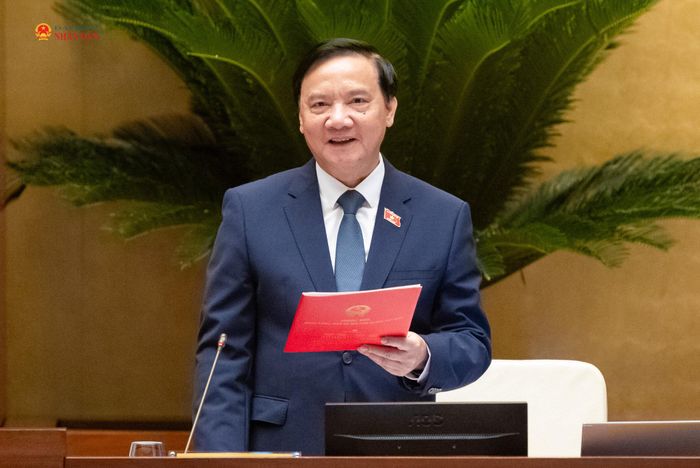 Phó Chủ tịch Quốc hội Nguyễn Khắc Định điều hành phiên thảo luận về dự án Luật Phổ biến, giáo dục pháp luật (sửa đổi)