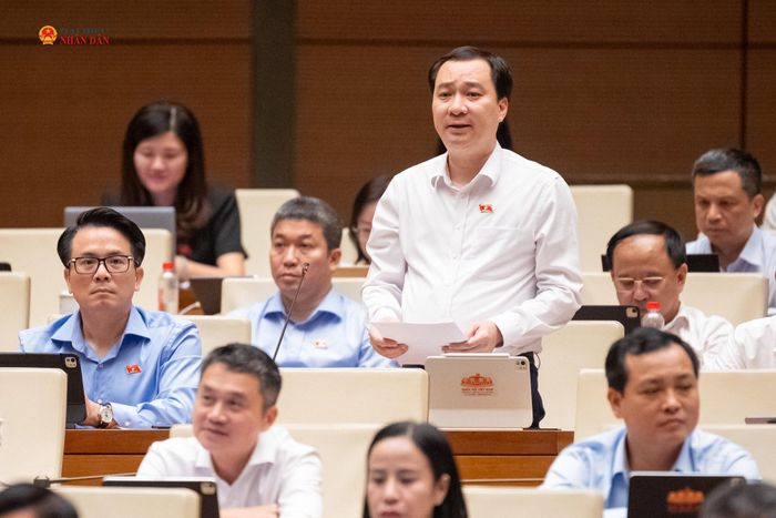 ĐBQH Vũ Văn Tiến (TP. Hải Phòng) phát biểu