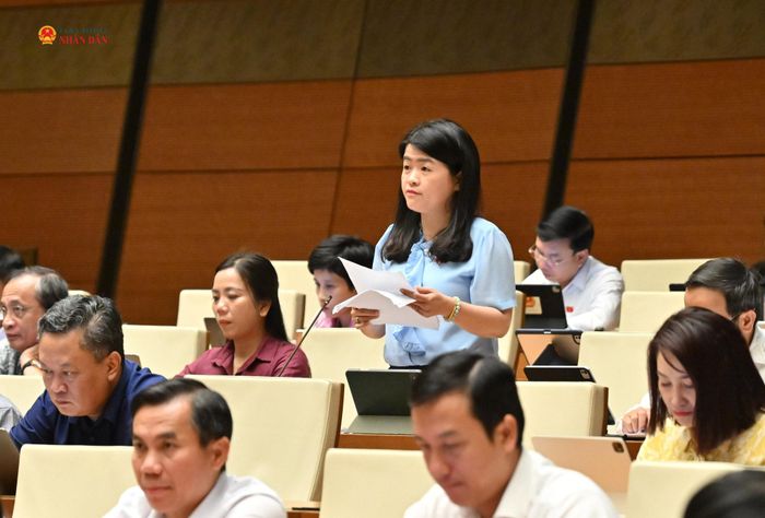 ĐBQH Phạm Thị Minh Huệ (TP. Cần Thơ) phát biểu