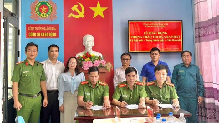 Công an xã Ba Động tổ chức ký cam kết triển khai sâu rộng phong trào thi đua “Ba Nhất”.