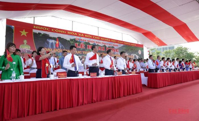 Các đồng chí đại biểu dự Lễ khai mạc.