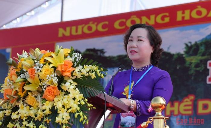 Đồng chí Hà Nhật Lệ, Tỉnh ủy viên, Phó Chủ tịch UBND tỉnh, Trưởng Ban Chỉ đạo Đại hội phát biểu khai mạc đại hội.