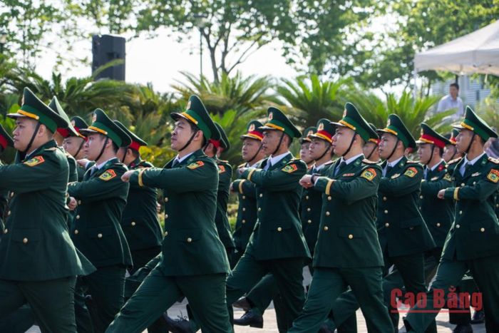 Khối cán bộ sĩ quan đại diện cho Bộ Chỉ huy quân sự tỉnh.