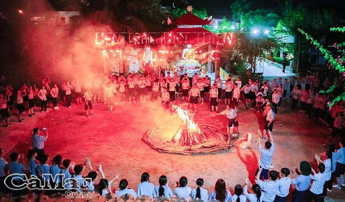 Lửa trại trong Gia đình Phật tử  là hoạt động sinh hoạt tập thể mang ý nghĩa giáo dục đạo đức, rèn luyện kỹ năng và thắt chặt tình đoàn kết.
